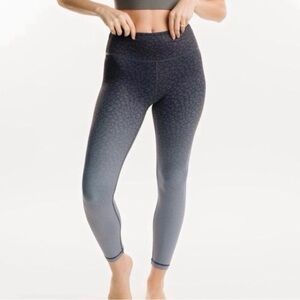 ZYIA Active Leopard Print Ombre Light N Tight Hi-Rise 7/8 Leggings